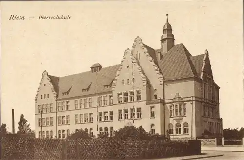 Ak Riesa an der Elbe Sachsen, Oberrealschule, Gesamtansicht, Straßenseite