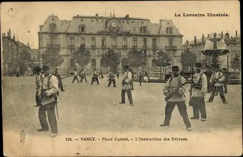 Ak Nancy Lothringen Meurthe et Moselle, Place Carnot, L'Instruction des Recrues, Französ. Rekruten