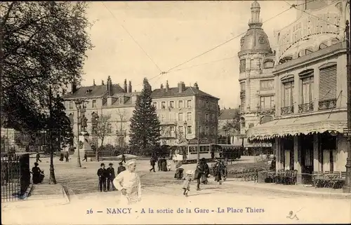 Ak Nancy Lothringen Meurthe et Moselle, A la sortie de la Gare, Place Thiers, Denkmal, Straßenbahn