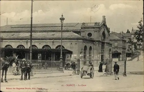 Ak Nancy Lothringen Meurthe et Moselle, La Gare, Bahnhof von der Straße