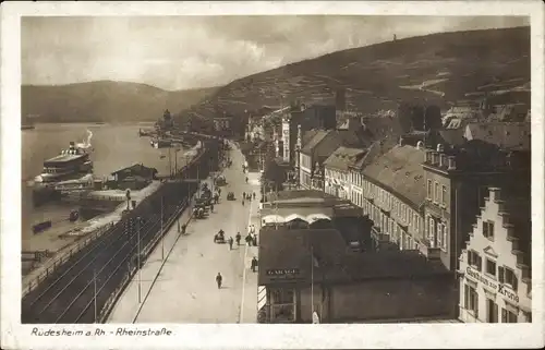 Ak Rüdesheim am Rhein, Rheinstraße, Gleise, Dampfschiff, Häuserfassaden