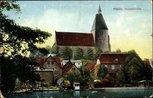 Ak Mölln in Schleswig Holstein, Partie an der Nikolaikirche, Blick vom Wasser