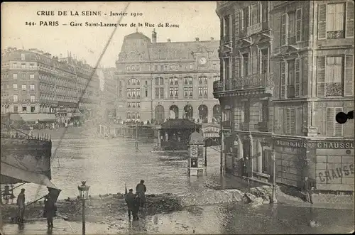 Ak Paris, La Crue de la Seine 1910, Gare Saint Lazare vue de la Rue de Rome, Hochwasser