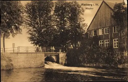 Ak Rietberg in Westfalen, Partie am Nordtor, Panorama, Haus, Brücke