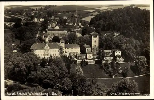 Ak Waldenburg Sachsen, Fürstliches Schloss, Panorama, Fliegeraufnahme