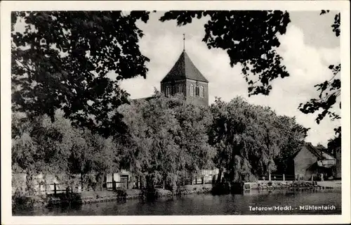 Ak Teterow Mecklenburg, Kirche am Mühlenteich, Ufer