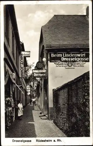 Ak Rüdesheim am Rhein, Drosselgasse, Straßenpartie, beim Lindenwirt, Weinhaus zum Schloss