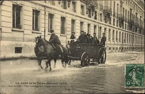 Ak Paris, La Crue de la Seine 1910, Rue de Lille, Une prolonge d'artillerie secourt les habitants