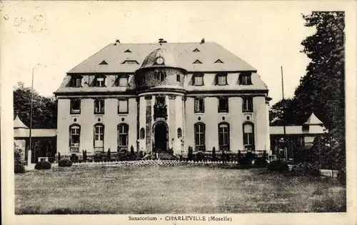 Ak Charleville sous Bois Moselle, Sanatorium, Außenansicht mit Garten