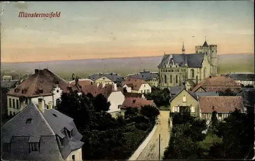 Ak Münstermaifeld Rheinland Pfalz, Stiftskirche St. Martin und St. Severus, Wohnhäuser