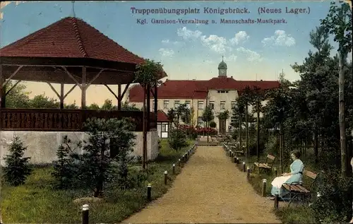 Ak Königsbrück in der Oberlausitz, Kgl. Garnison Verwaltung u. Mannschafts Musikpark, Pavillon, Dame