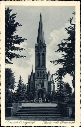 Ak Hamburg Bergedorf, Kirche m. Ehrenmal, Frontalansicht, Treppe