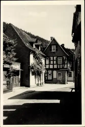 Foto Ak Leutenberg Thüringen, Straßenpartie, Fachwerkhaus