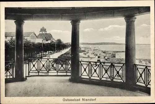 Ak Niendorf Timmendorfer Strand Ostholstein, Blick vom Pavillon auf Strand u. Promenade
