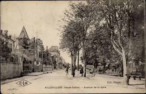 Ak Aillevillers Haute Saône, Avenue de la Gare, Straßenpartie