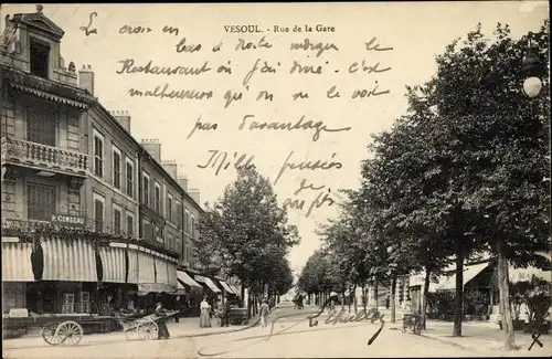 Ak Vesoul Haute Saône, Rue de la Gare, Geschäft P. Combeau, Straßenpartie