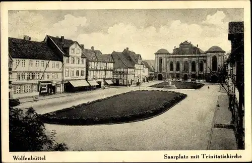 Ak Wolfenbüttel in Niedersachsen, Saarplatz mit Trinitatiskirche