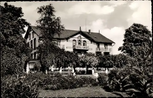 Ak Sielbeck Eutin in Ostholstein, Hotel zum Uklei, Gesamtansicht, Blick aus dem Vorgarten