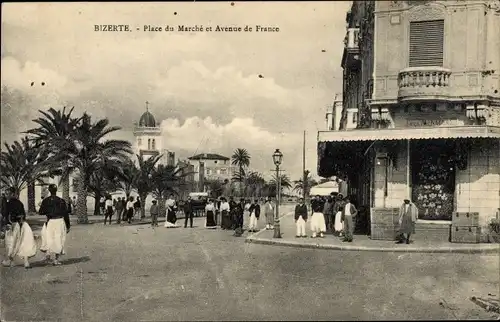 Ak Bizerte Tunesien, Place du Marché et Avenue de France, Passants