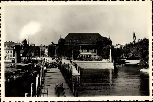 Ak Konstanz am Bodensee, Konzil, Blick von der Seebrücke, Passanten, Dampfer