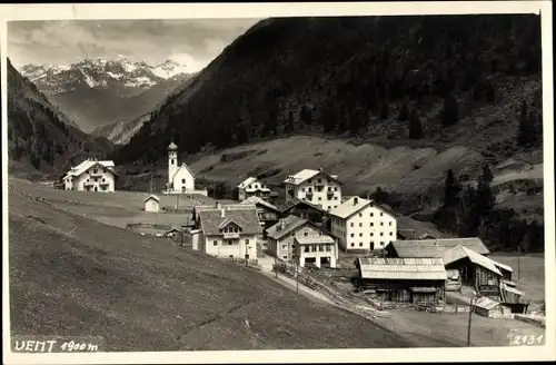 Ak Vent Sölden in Tirol, Pfarrkirche, Gasthaus zur Post, Ortschaft mit Landschaftsblick