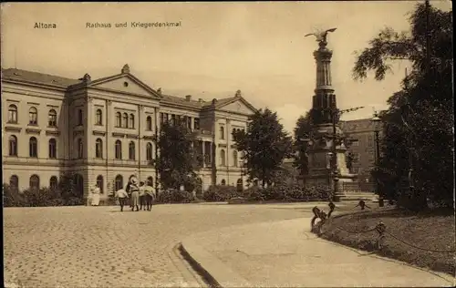 Ak Hamburg Altona, Rathaus u. Kriegerdenkmal, Straßenpartie, Passanten