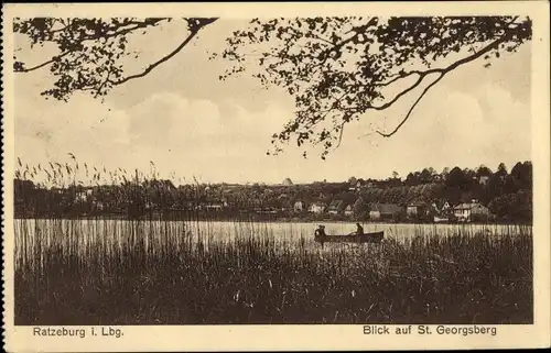 Ak Ratzeburg in Schleswig Holstein, Blick auf St. Georgsberg, Wohnhäuser, Ruderboot, Schilfufer