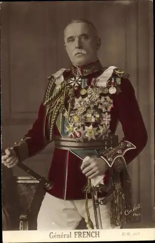 Ak General John French, Britischer Heerführer, Marschallstab, Orden, Säbel, Portrait
