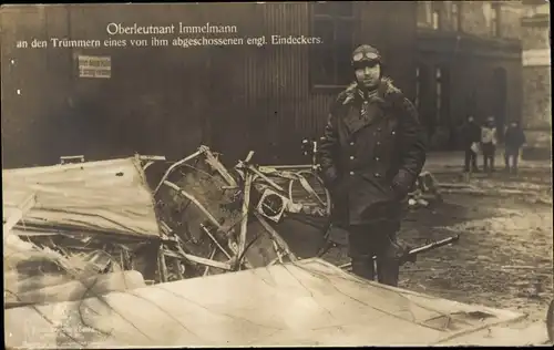 Ak Jagdflieger Oberleutnant Max Immelmann, Trümmer eines abgeschossenen engl. Eindeckers, Sanke 342