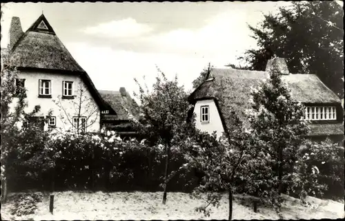 Ak Plön in Schleswig Holstein, Haus St. Walburg, Müttergenesungsheim, Reetdach, Gartenblick