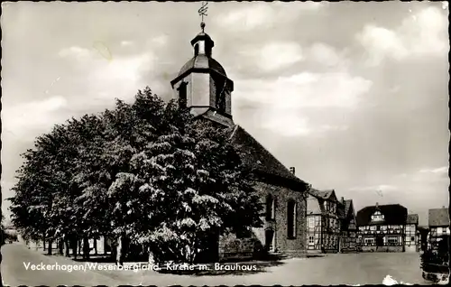 Ak Veckerhagen Reinhardshagen an der Weser, Kirche mit Brauhaus