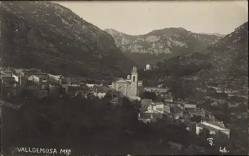 Ak Valldemossa Mallorca Balearische Inseln, Gesamtansicht, Kirche und Wohnhäuser