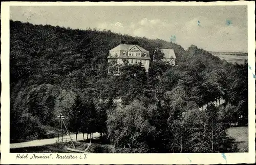 Ak Nastätten im Rhein Lahn Kreis, Oranien Hotel, Bes. Wilh. Debus Wwe., Straßenpartie, Wald