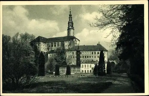 Ak Weesenstein Müglitztal Sachsen, Blick aus dem Schlosspark zum Schloss