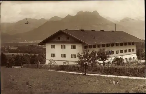 Ak Brannenburg in Oberbayern, Posterholungsheim, Hauptgebäude Rückansicht gegen Heuberg