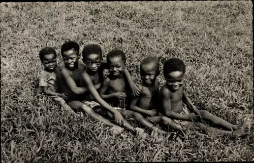 Ak Afrikanische Kinder, Missions des Pères du Saint Esprit