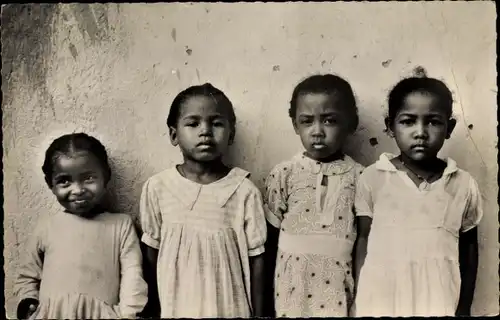 Ak Afrikanische Kinder, Missions des Pères du Saint Esprit