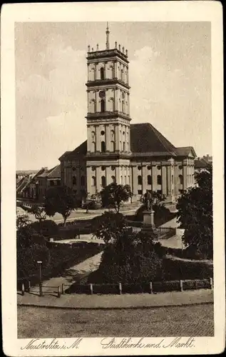 Ak Neustrelitz Mecklenburg Vorpommern, Stadtkirche und Markt