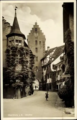 Ak Meersburg am Bodensee Baden Württemberg, Straßenpartie, Gasthof zum Bären, Stadttor, Mädchen