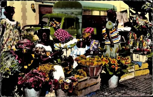 Ak Senegal, Marchandes de Fleurs au Marché Keirmel, Blumenverkäuferinnen, Markt