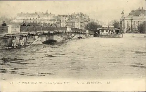Ak Paris, Inondations Janvier 1910, Le Pont des Invalides, Hochwasser, Brücke