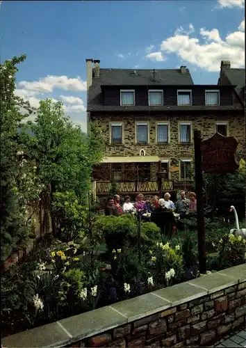 Ak Bruttig Mosel bei Cochem, Gästehaus Karl Götz, Kirchstr. 60, Weingut, Gartenpartie