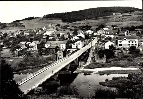 Ak Poupehan Bouillon Wallonien Luxemburg, Uferpartie mit Brücke, Blick vom Calvaire