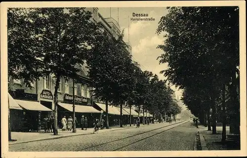 Ak Dessau Sachsen Anhalt, Kavalierstraße, Automobile Fahrrad Centrale, Zapfsäule