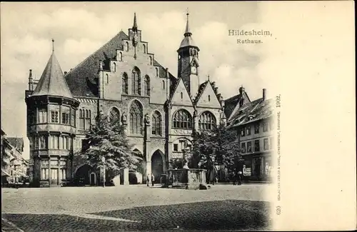 Ak Hildesheim in Niedersachsen, Partie am Rathaus, Brunnen