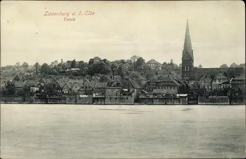 Ak Lauenburg an der Elbe, Kirche und Geschäftshäuser am Flussufer