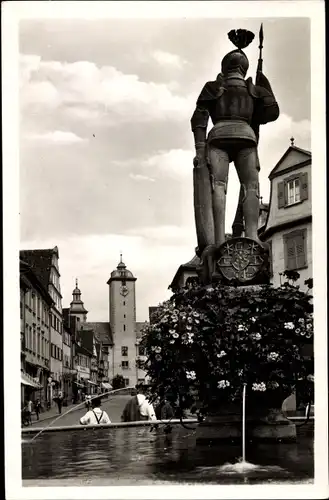 Ak Bad Mergentheim in Tauberfranken, Brunnen, Läden, Deutschordensmuseum