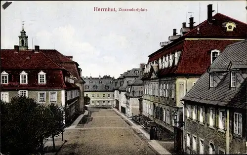 Ak Herrnhut der Oberlausitz, Zinzendorfplatz, Straßenpartie