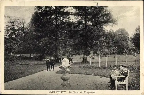 Ak Bad Eilsen in Niedersachsen, Partie im Kurgarten, Kinder sitzen auf einer Bank