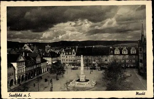 Ak Saalfeld an der Saale Thüringen, Markt, Denkmal, Robert Kohl Buchbinderei, dunkle Wolken